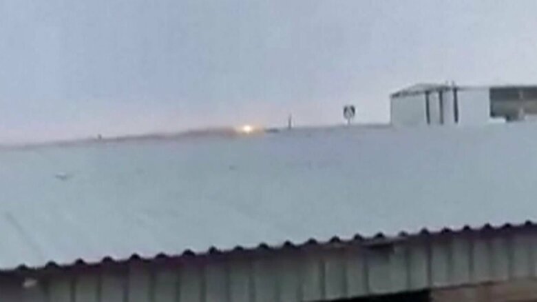 地面に激突した旅客機