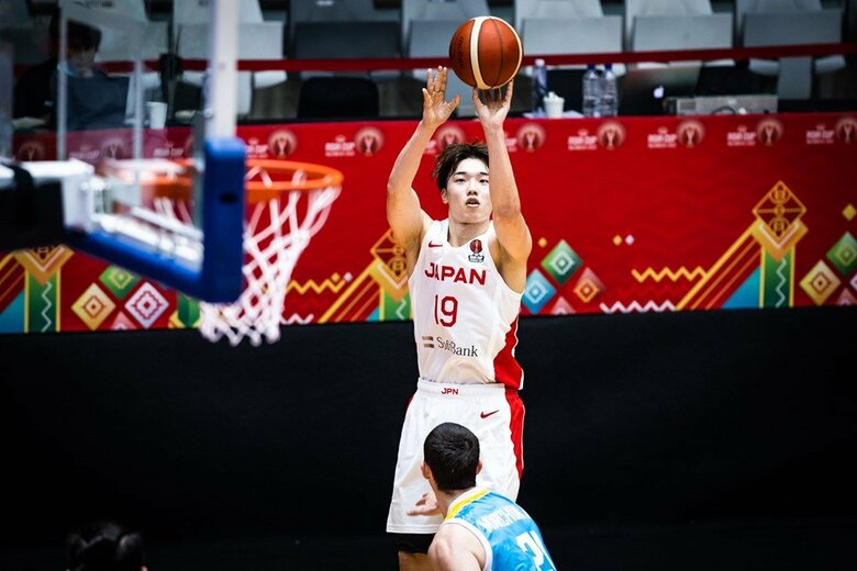 3ポイントシュートで勢いをつけた西田優大選手（C）FIBA