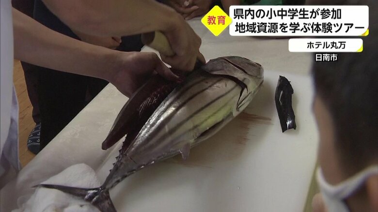 カツオがどんどん捌かれていく…