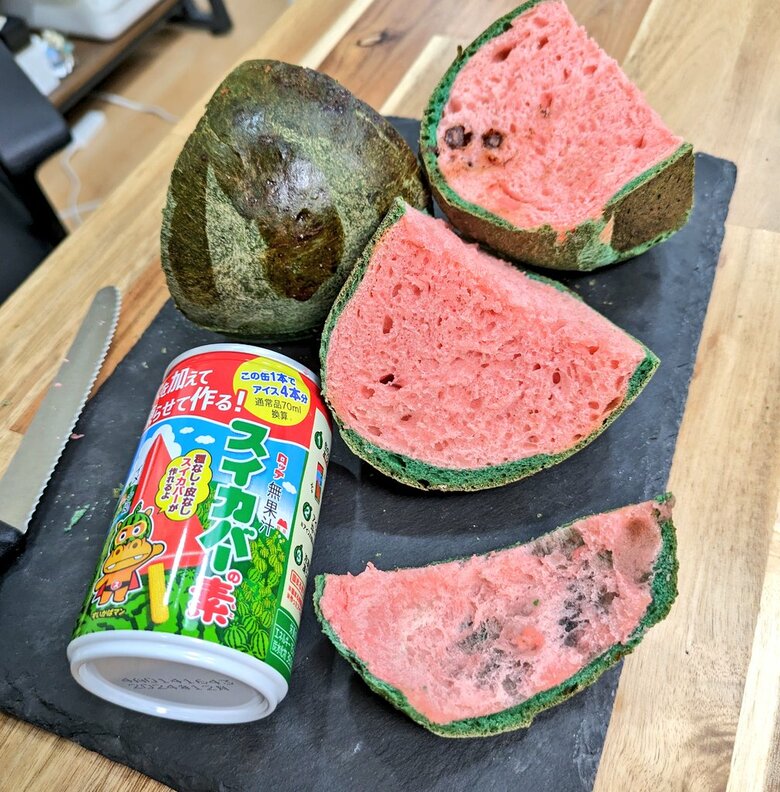 「スイカバーの素」で作ったスイカパン