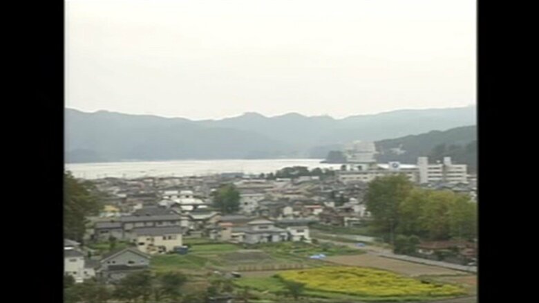 2005年当時の南三陸町 奥に見えるのが志津川湾