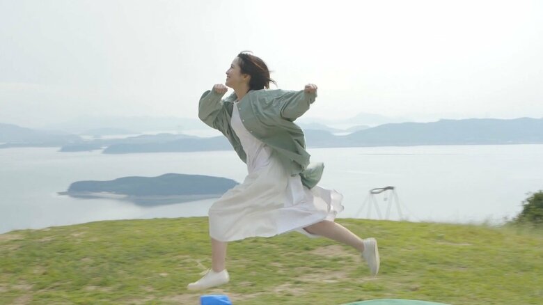 瀬戸内海を望みながらジャンプ！