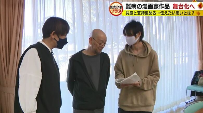 スタッフと打ち合わせをする寺田さん