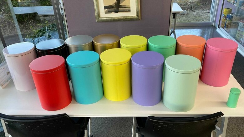 大きいサイズのファット缶　一番右側には比較のトール缶も