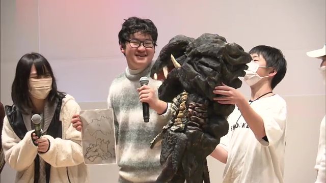須賀川市の中学3年生・近内翔太監督（中央）