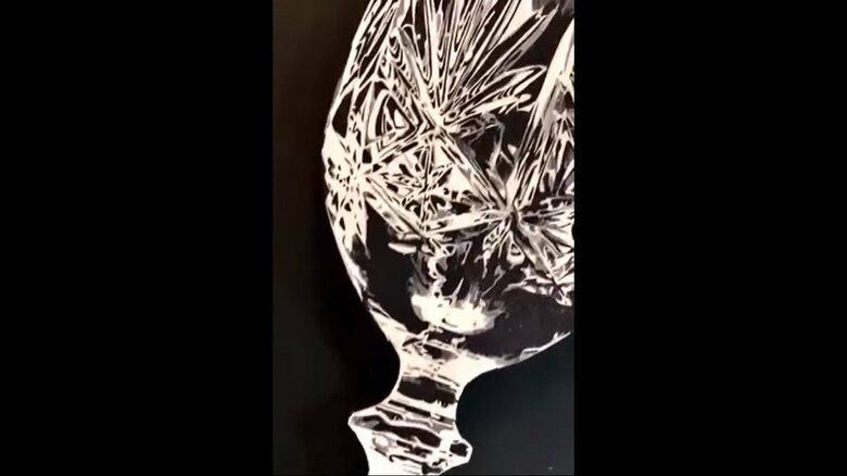 紙で作ったとは思えないほど繊細で美しい