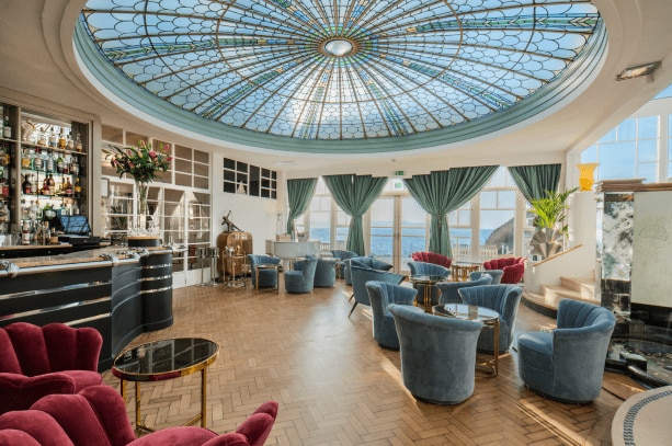 ホテルに併設されたレストラン（Burgh Island Hotel）