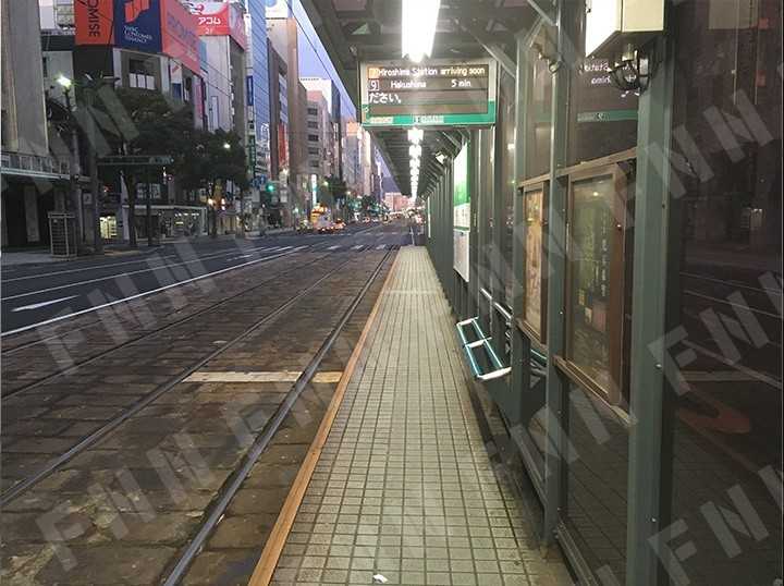 在来線を乗り継ぎ、広島郊外へ