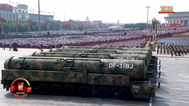 中国の大陸間弾道ミサイルDF-31の最新バージョンDF-31BJの自走発射装置