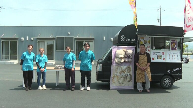 キッチンカーのスタッフたち