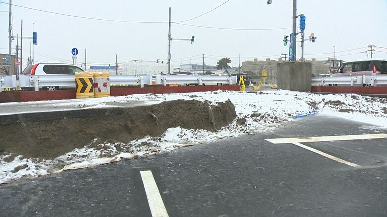 紫竹山交差点付近の路面を下げる工事