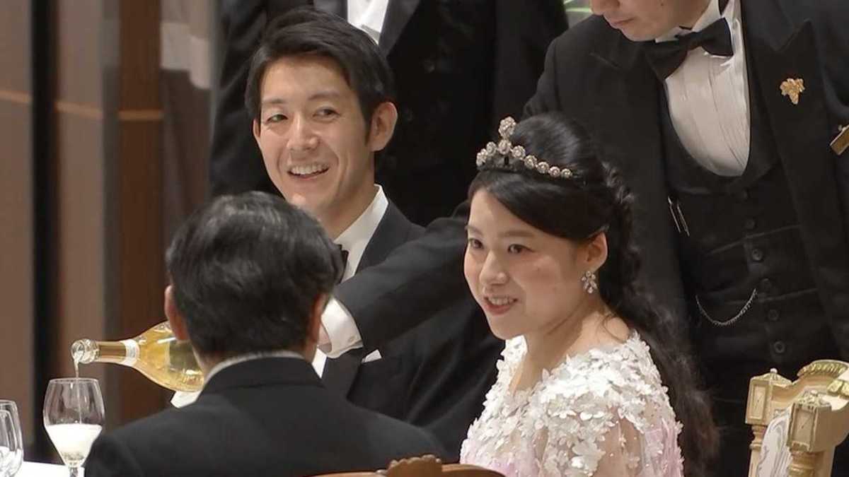 絢子さんが結婚祝う晩さん会で ピンクのドレス 姿に どうしてもこの生地を 母の思い