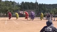 ティラノサウルスが全力疾走！ 優勝した男性は「恐竜になったつもりで走った」富山市でダイナソー祭り