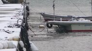軽トラック海に転落 男性死亡 幅4メートルの堤防を走行中に