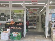 未明のコンビニでリンゴ9個万引き…声かけた店員にハンマー見せ脅した男を現行犯逮捕 店員が取り押さえる