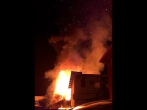【独自証言】住宅放火2人死亡 10代娘へ傷害容疑で19歳少年逮捕…付近で2日前にも不審者目撃 目的は?謎深まる