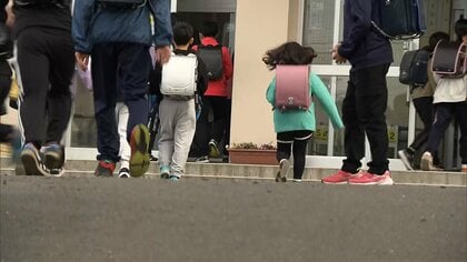 給食センター地震被害で災害用レトルトカレー提供　「ちょっと冷たいけどおいしい」　八戸市内で小中学校の授業再開
