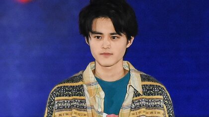 鈴鹿央士が「ガルアワ」ランウェーに　キュンとするのは“デニムのサイズ感で遊んでいる女性”