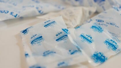 繰り返し使える保冷剤に“寿命”はあるの？製造メーカーが教える「処分の見極め方」と「生活に役立つ再利用法」