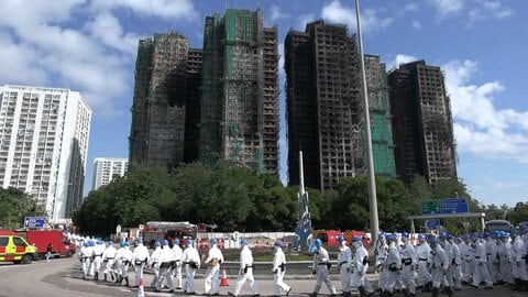 150人と連絡取れず 本格捜索始まる　香港・高層住宅火災