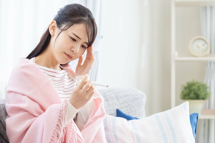 体温の高さと不調が重なるなら注意(画像はイメージ)