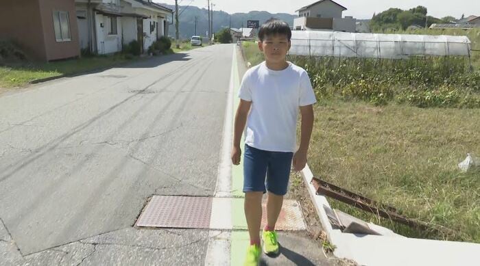 当時の様子を再現する佐藤光希さん