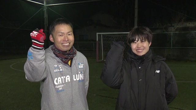 応援団長と話す父・則幸さんと