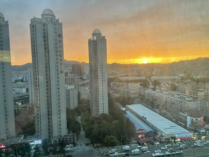 部屋からみた夕日