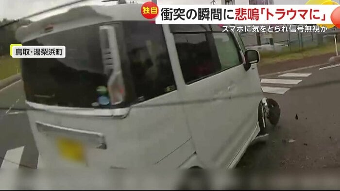 衝突した白い車(FNN投稿サイト「ビデオPost」)(提供:TN)