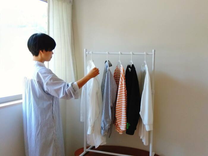 洗濯をマメに定期的にすることで少ない服で暮らしを回しています