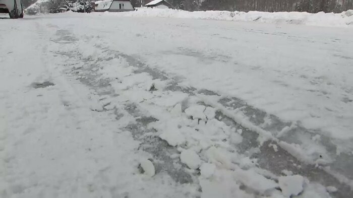 車2台が正面衝突し42歳女性が死亡　路面は圧雪状態とみられる