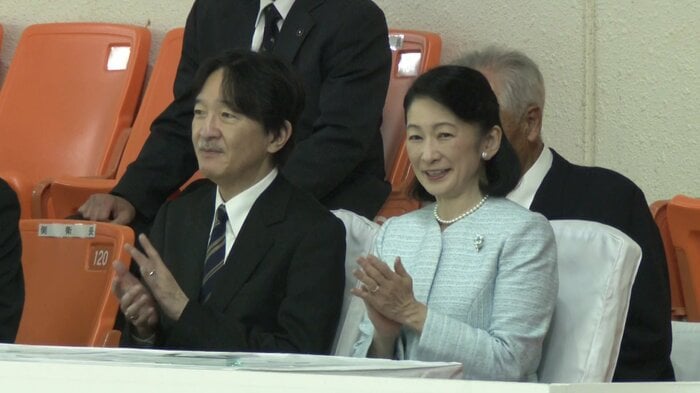 フットソフトボール競技を観戦される秋篠宮ご夫妻