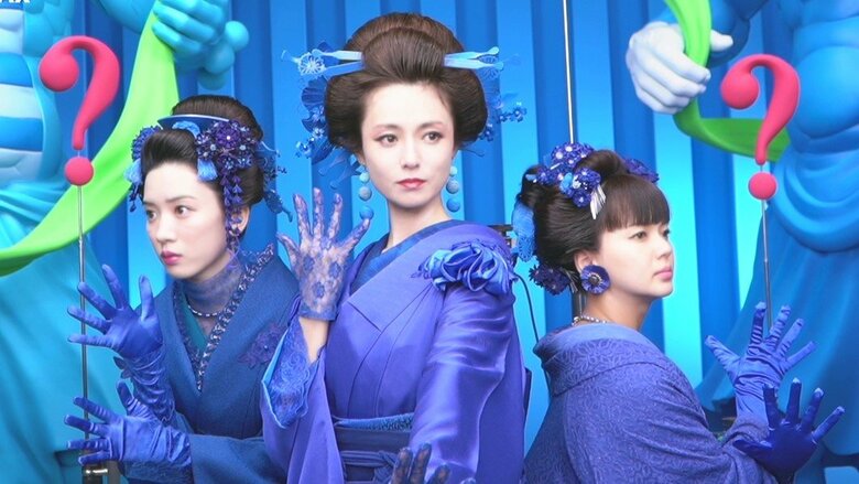 深田恭子・多部未華子・永野芽郁の三姉妹が着物姿で艶やかに 巨大彫刻姿のガチャピンママ・ムックパパにびっくり｜FNNプライムオンライン