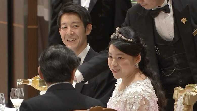 絢子さんが結婚祝う晩さん会で“ピンクのドレス”姿に…「どうしてもこの生地を」母の思い｜FNNプライムオンライン