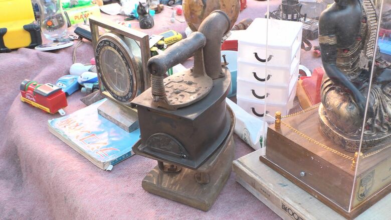 レアな“掘り出し物”求め…境内で毎月開かれる『骨董市』が活況 昭和レトロなアイテムから質の良い着物まで｜FNNプライムオンライン