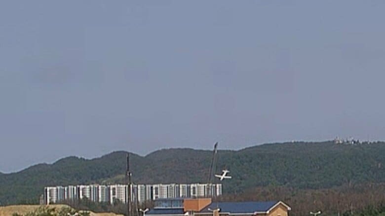 韓国海軍が航空機墜落の瞬間映像を公開　韓国東部浦項市で離陸からまもなく山間部に墜落　搭乗していた4人全員が死亡｜FNNプライムオンライン
