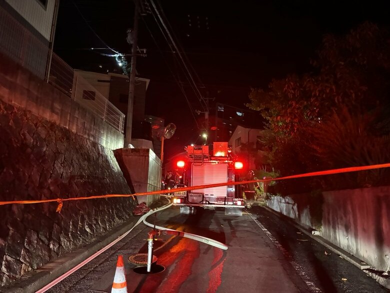 【速報】広島市安佐南区で火事　「住宅から火が見える」　２階建て住宅半焼　けが人はなし｜FNNプライムオンライン