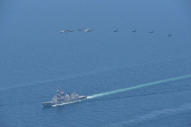 海上自衛隊が公開した共同訓練の画像