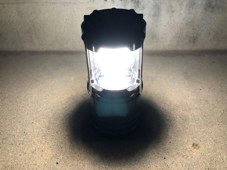 手元を明るくするランタンがお勧め（画像はイメージ）