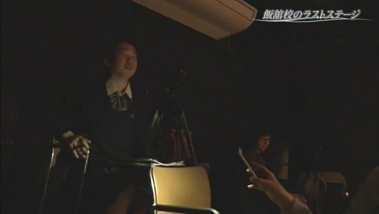 舞台の空間作りの指示を出す千那さん