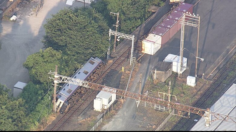 JR八代駅付近で貨物列車が脱線横転