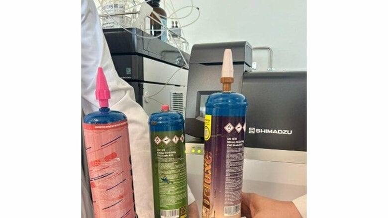 カラフルなボンベは若者にどう映るのか（提供：グリッシュ医師）