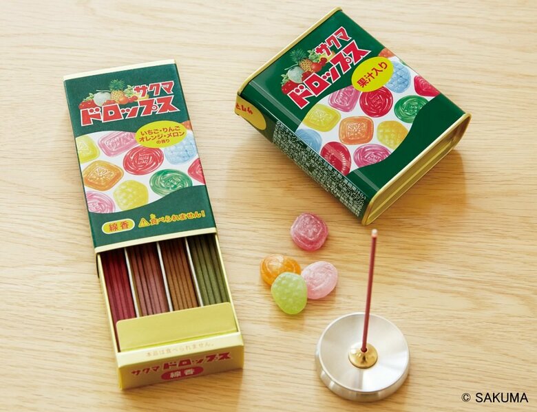 サクマドロップス　ミニ寸線香（提供：カメヤマ株式会社）