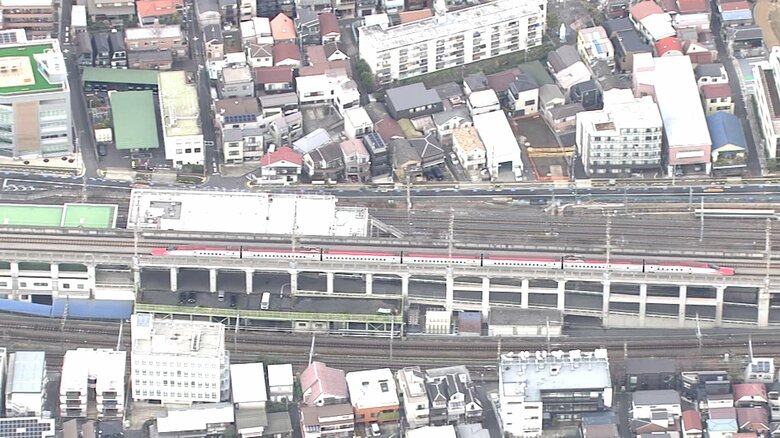 JR大宮駅に向けて連結せずに移動する「こまち」