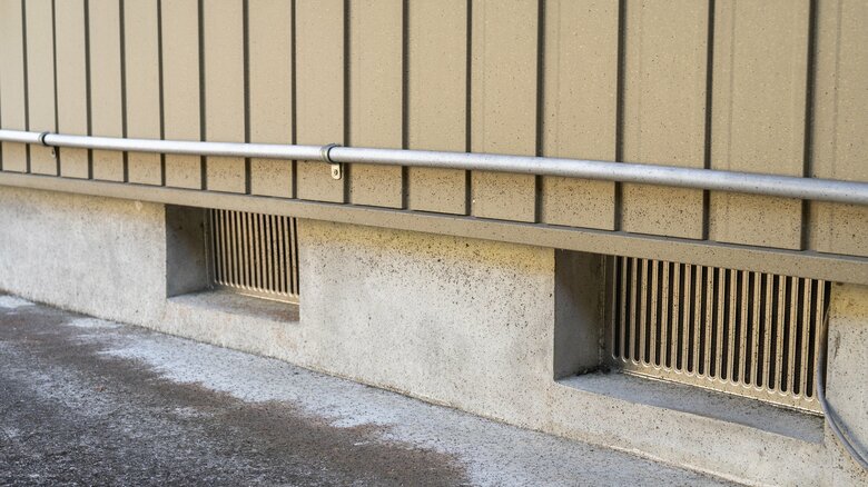 ゴキブリの侵入経路となる床下通気口（イメージ）