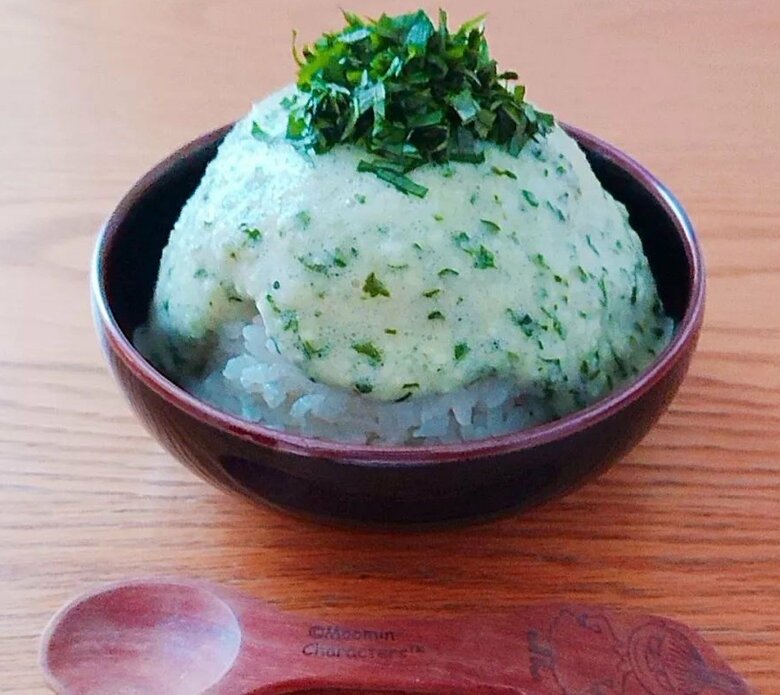 かき氷をとろろごはんで再現したもの