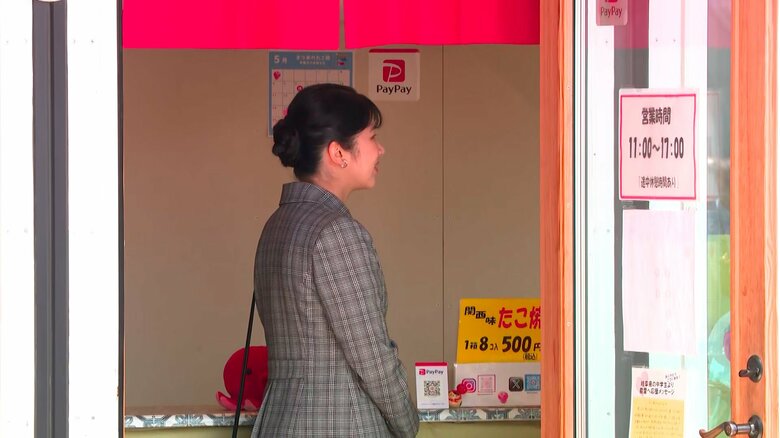 石川・志賀町「道の駅とぎ海街道」で仮設店舗を視察される愛子さま　訪問2日目