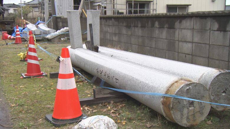 解体された鳥居