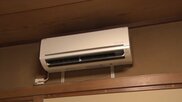 室外機に直射日光を当てない!つけっぱなしはお得? 電気代を抑えて効率よく部屋を冷やすエアコン術を調査