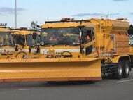 「予防的通行止め」今季も検討…新名神・菰野IC付近で『除雪車』の出発式 作業の安全を祈願し車両を確認